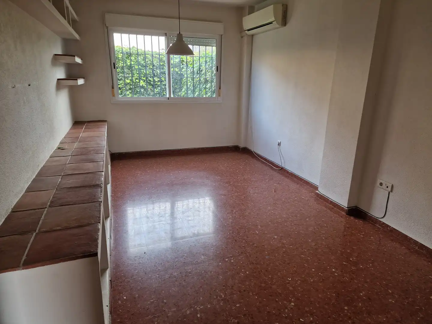 Habitación de Casa adosada en venta en Umbrete con Aire acondicionado, Calefacción y Jardín privado