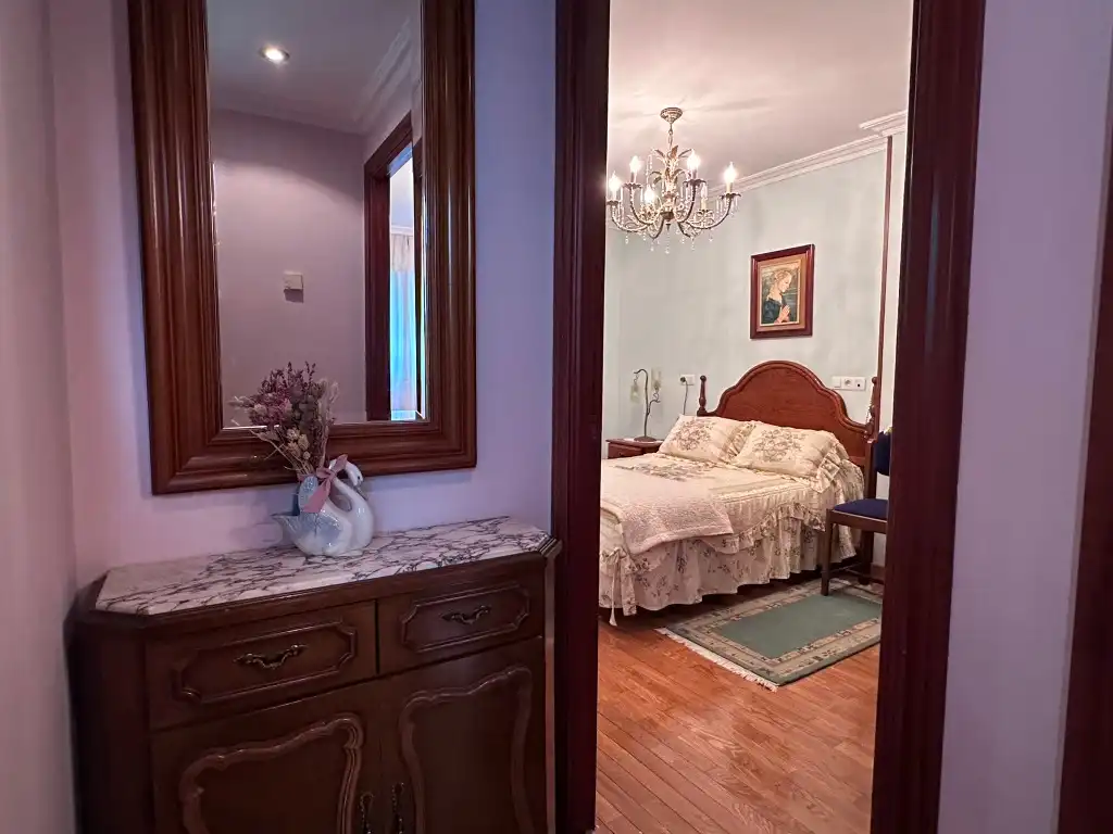 Habitación de Piso en venta en Gijón  con Calefacción, Parquet y Amueblado