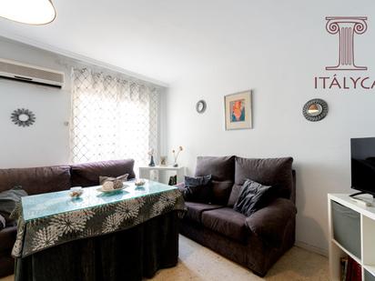 Living room of Flat for sale in  Sevilla Capital  with Air Conditioner