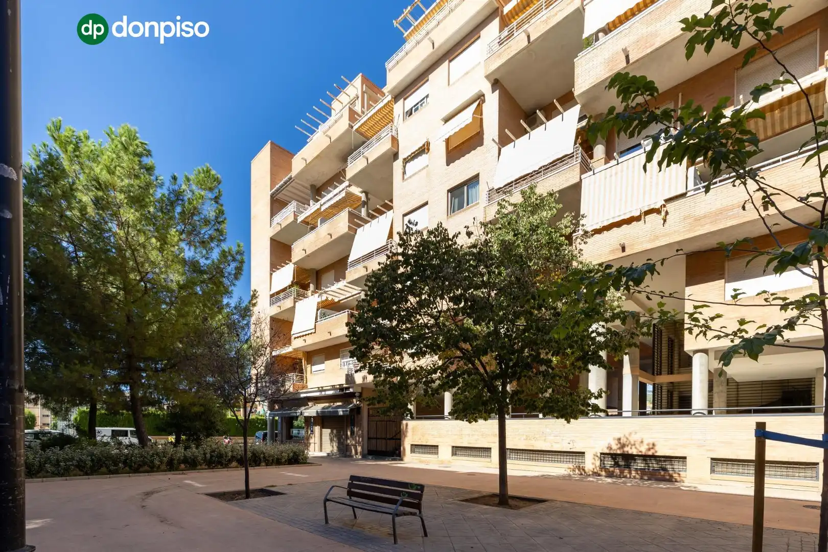Außenansicht von Wohnungen zum Verkauf in Granada mit Heizung und Terrasse