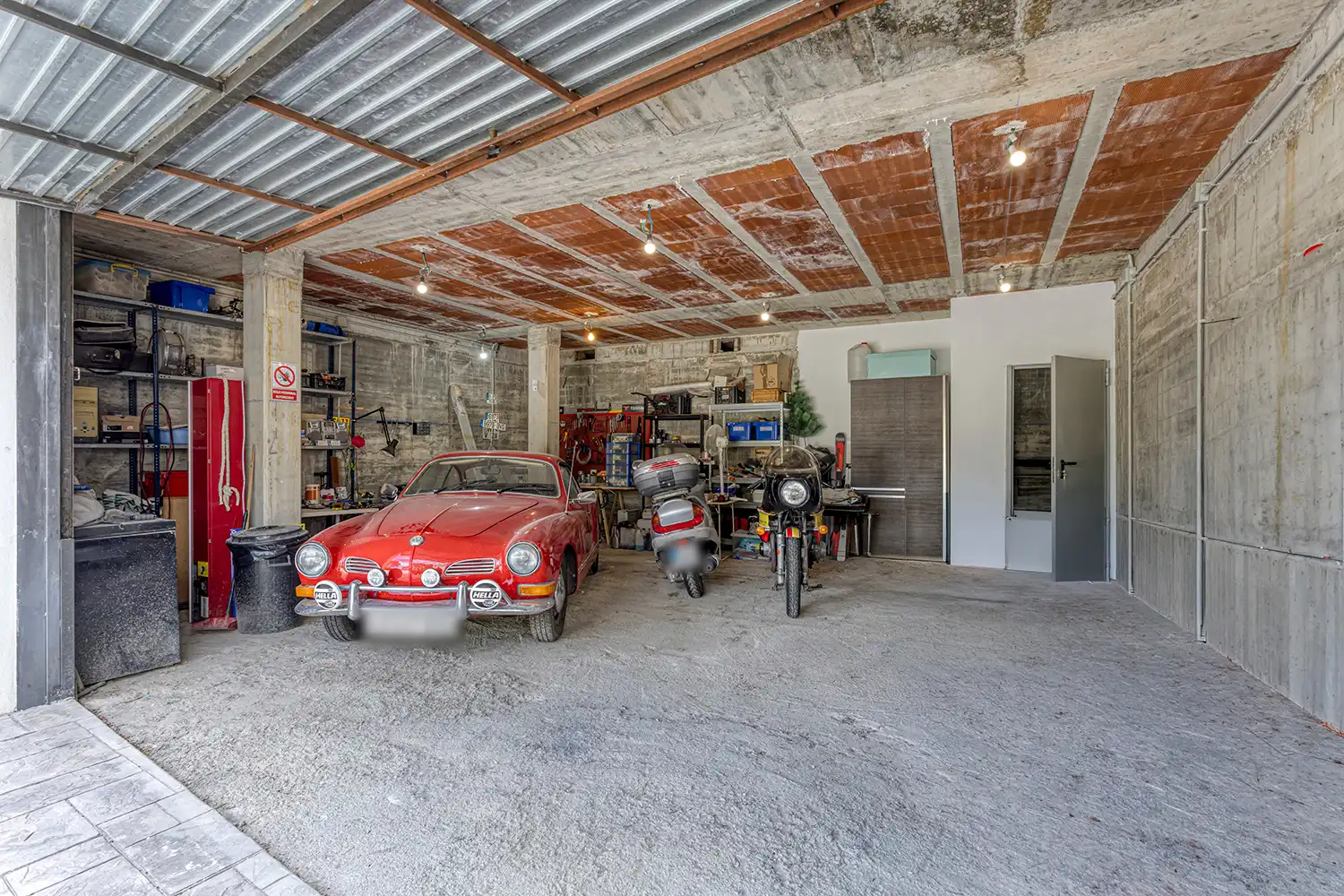 Parking de Casa o chalet en venta en Canyelles con Aire acondicionado, Calefacción y Jardín privado