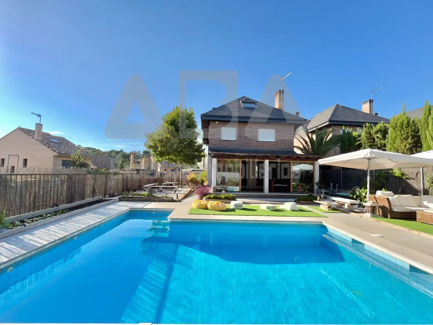 Swimming pool of Houses for sale in Torrelodones  with Air Conditioner, Heating and Private garden