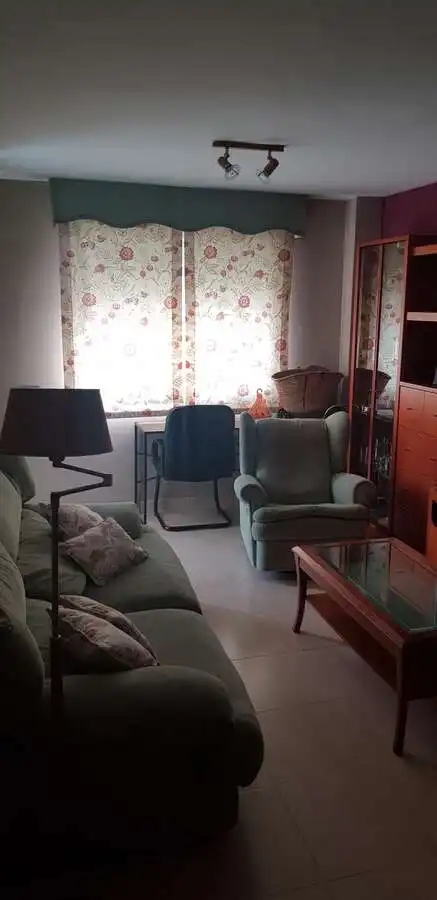 Sala d'estar de Pis de lloguer en Roquetas de Mar amb Aire condicionat, Terrassa i Moblat