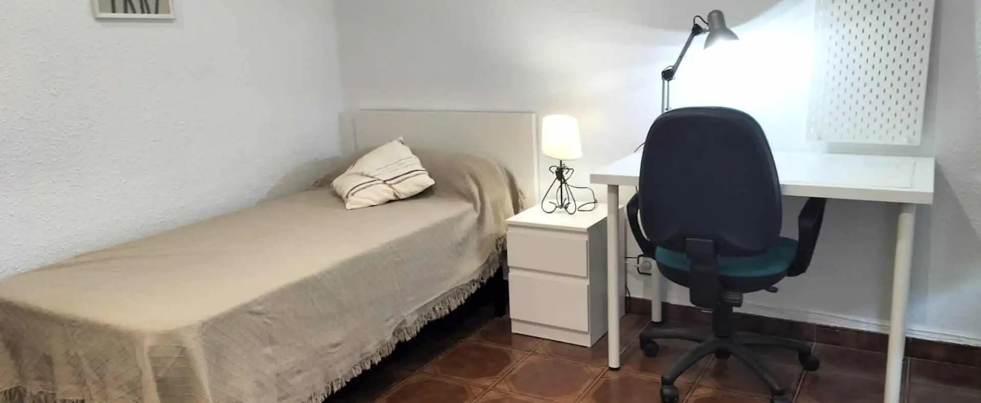 Bedroom of Flat for share in Valencia  with Air Conditioner, Heating and Furnished