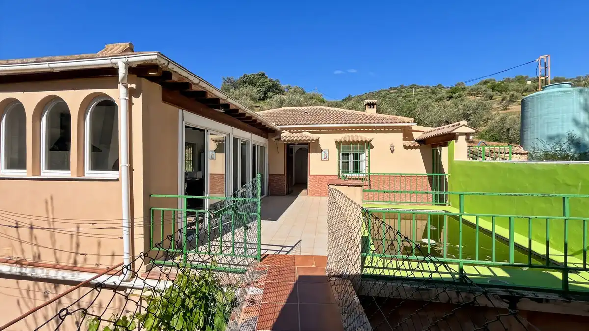 Vista exterior de Finca rústica en venda en Málaga amb Aire condicionat, Traster i Piscina