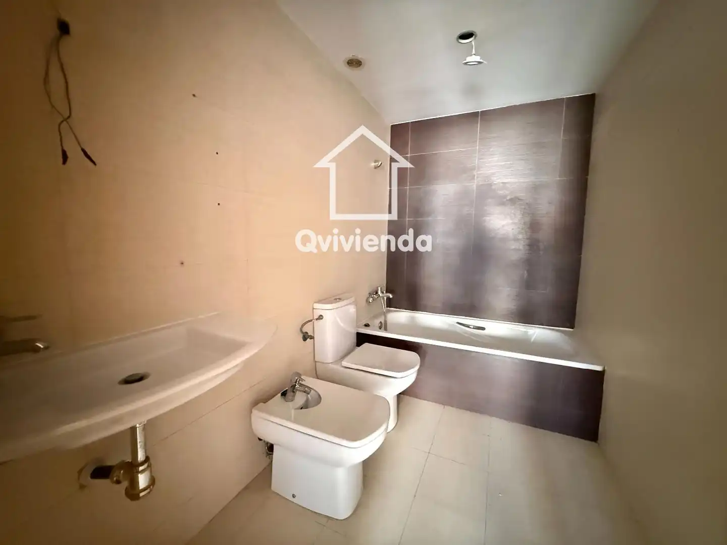Baño de Piso en venta en Montcada i Reixac con Terraza