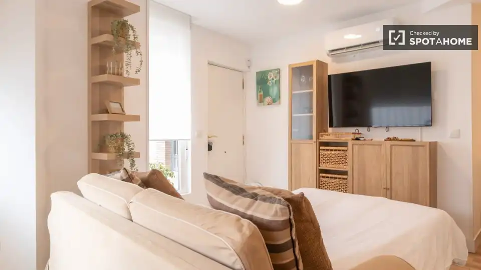 Flat for rent in Almenara -Ventilla