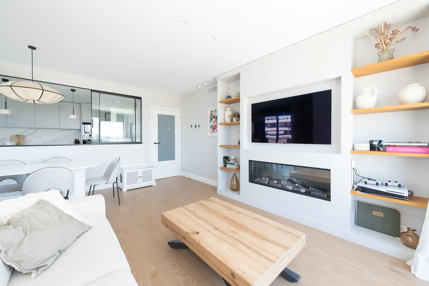 Living room of Flat for sale in Tres Cantos  with Air Conditioner, Heating and Terrace