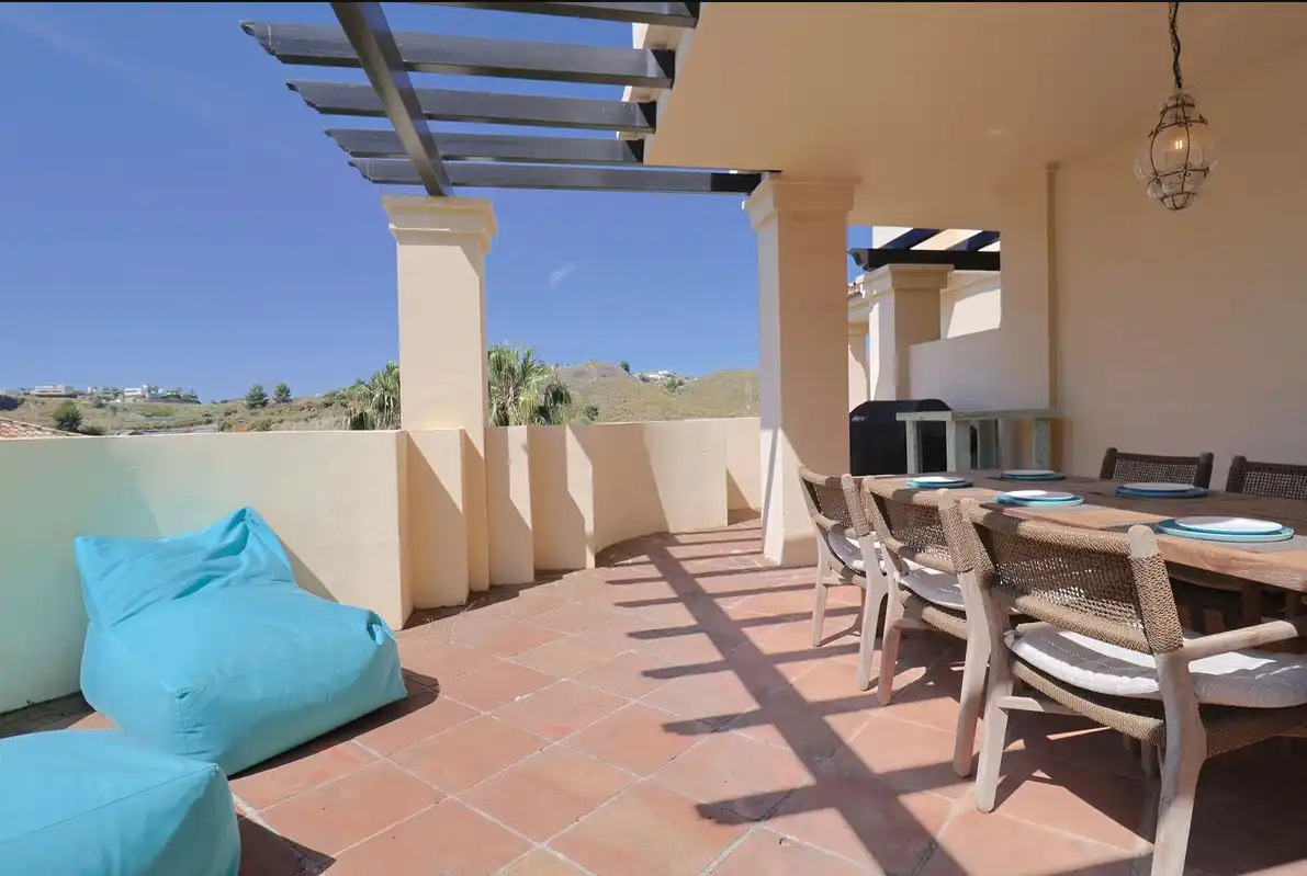 Terraza de Apartamento en venta en Benahavís con Aire acondicionado, Calefacción y Jardín privado