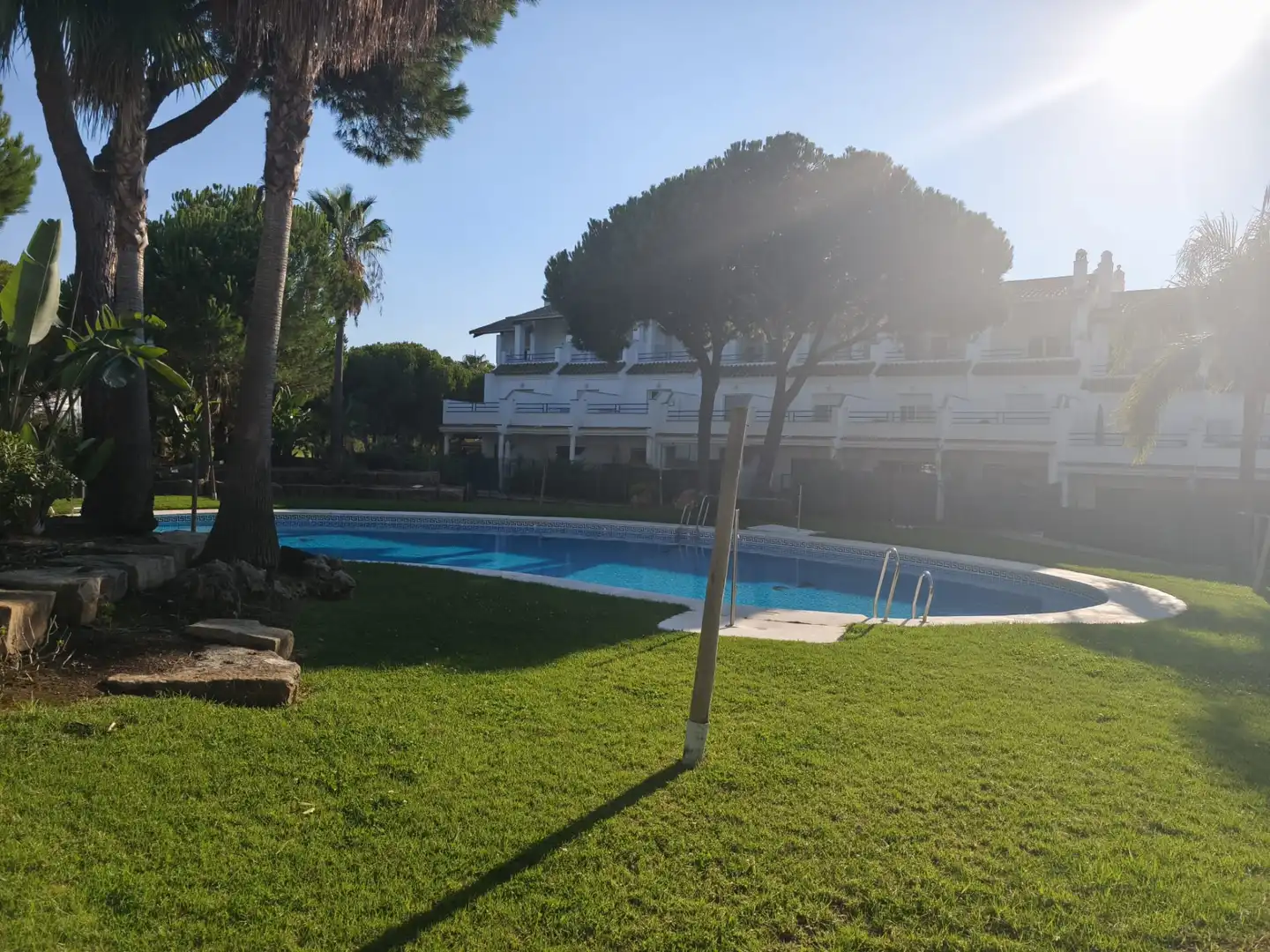 Piscina de Casa adosada en venda en El Portil amb Terrassa, Moblat i Piscina comunitària