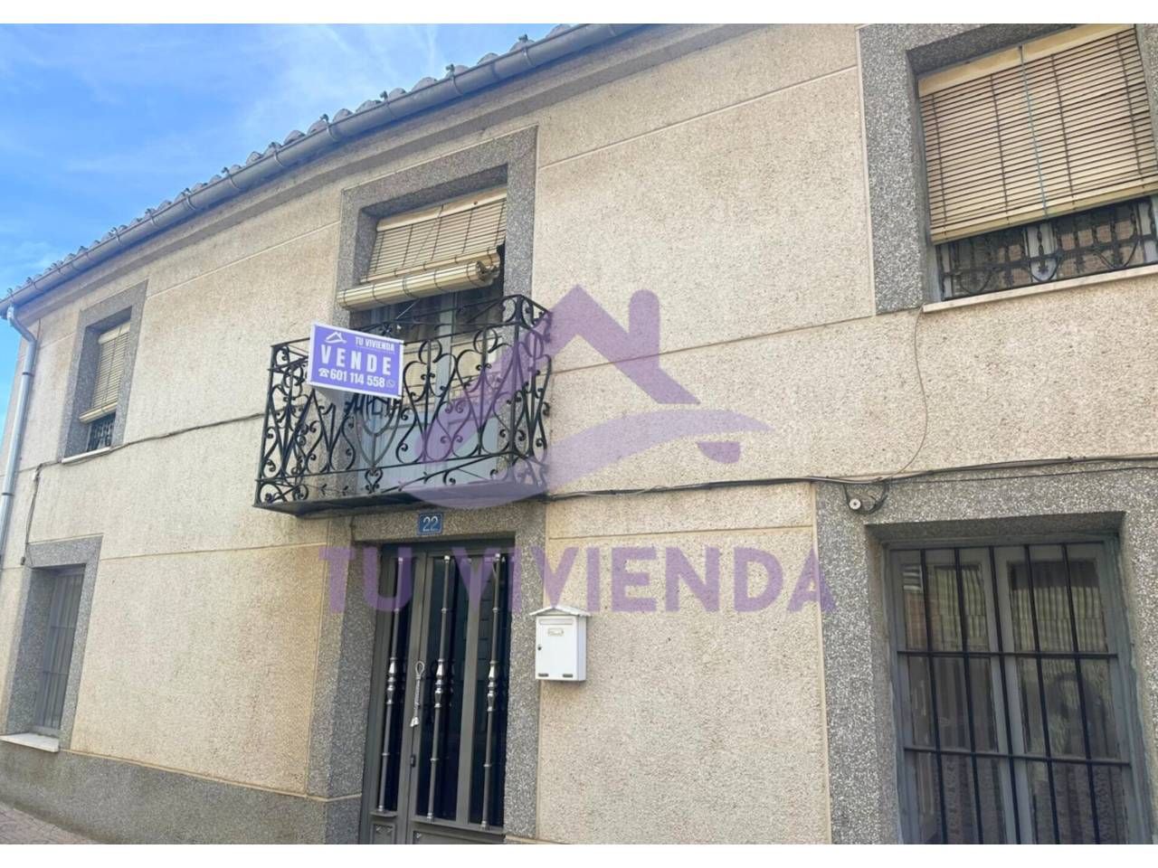 Exterior view of House or chalet for sale in Saldaña  with Private garden and Furnished