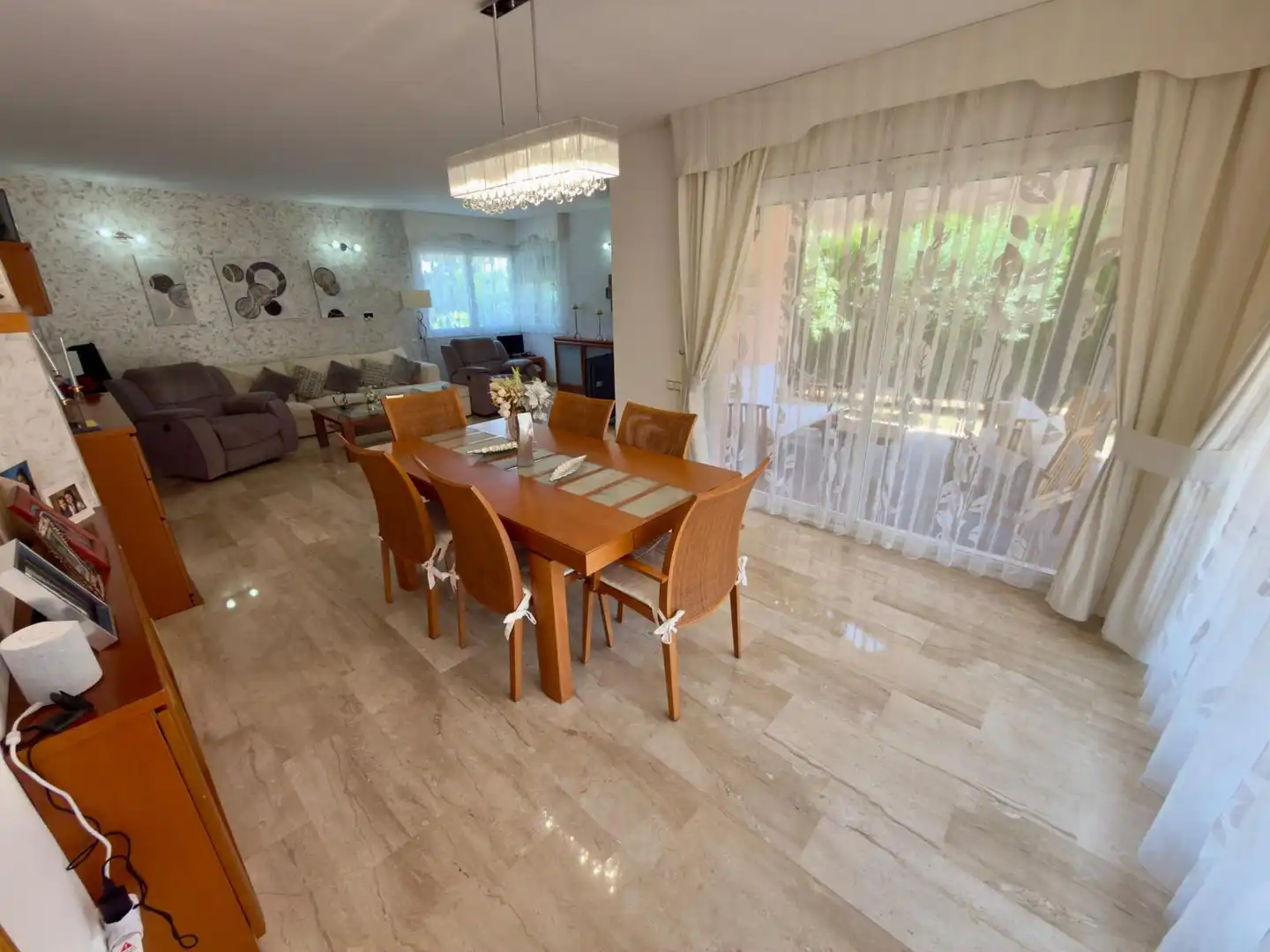 Menjador de Casa o xalet en venda en Sant Boi de Llobregat amb Calefacció, Jardí privat i Parquet