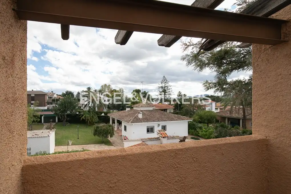 Vista exterior de Casa o chalet de alquiler en L'Eliana con Aire acondicionado, Calefacción y Jardín privado