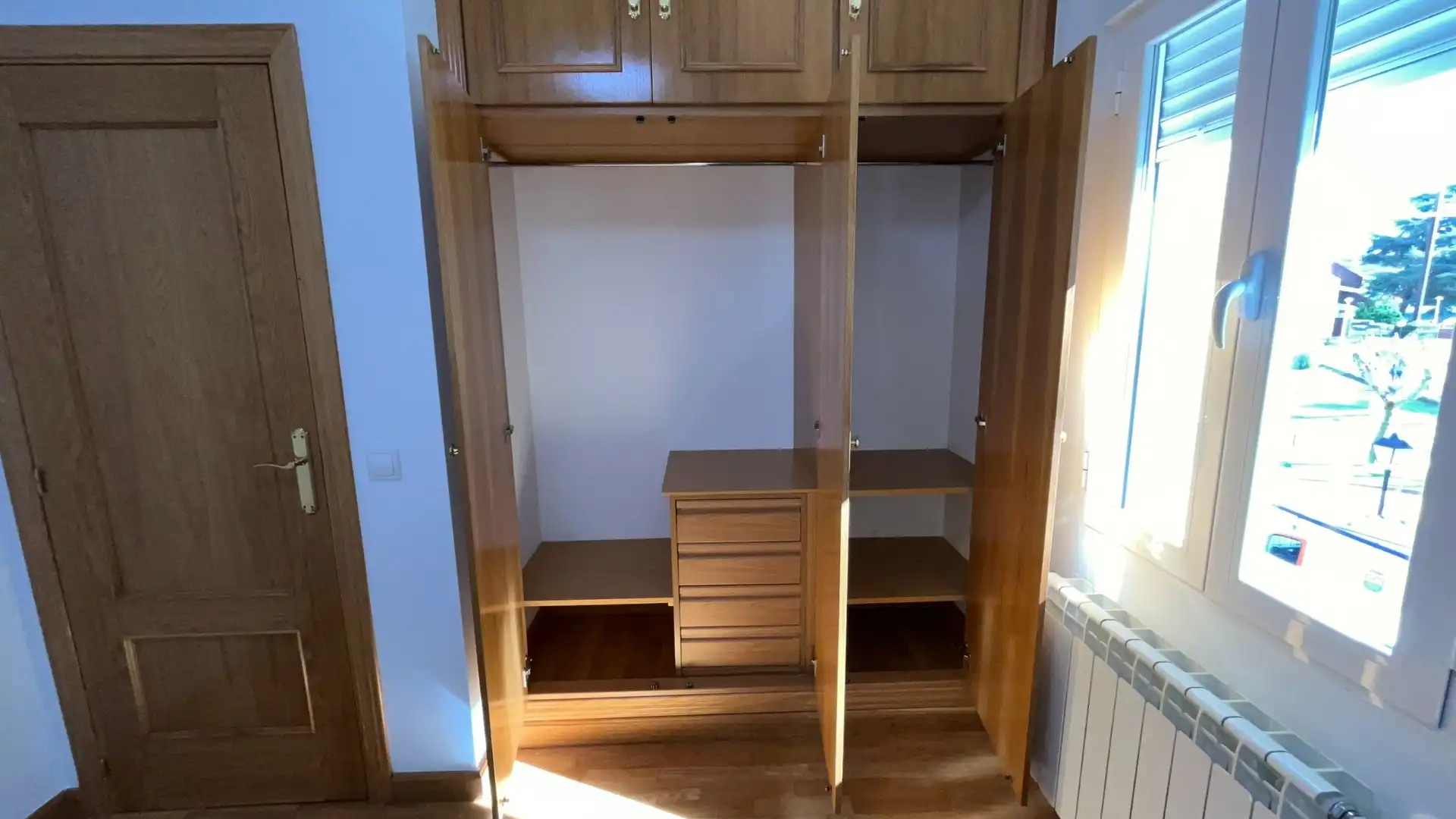Dormitori de Casa adosada de lloguer en Aldea del Fresno amb Aire condicionat, Calefacció i Parquet