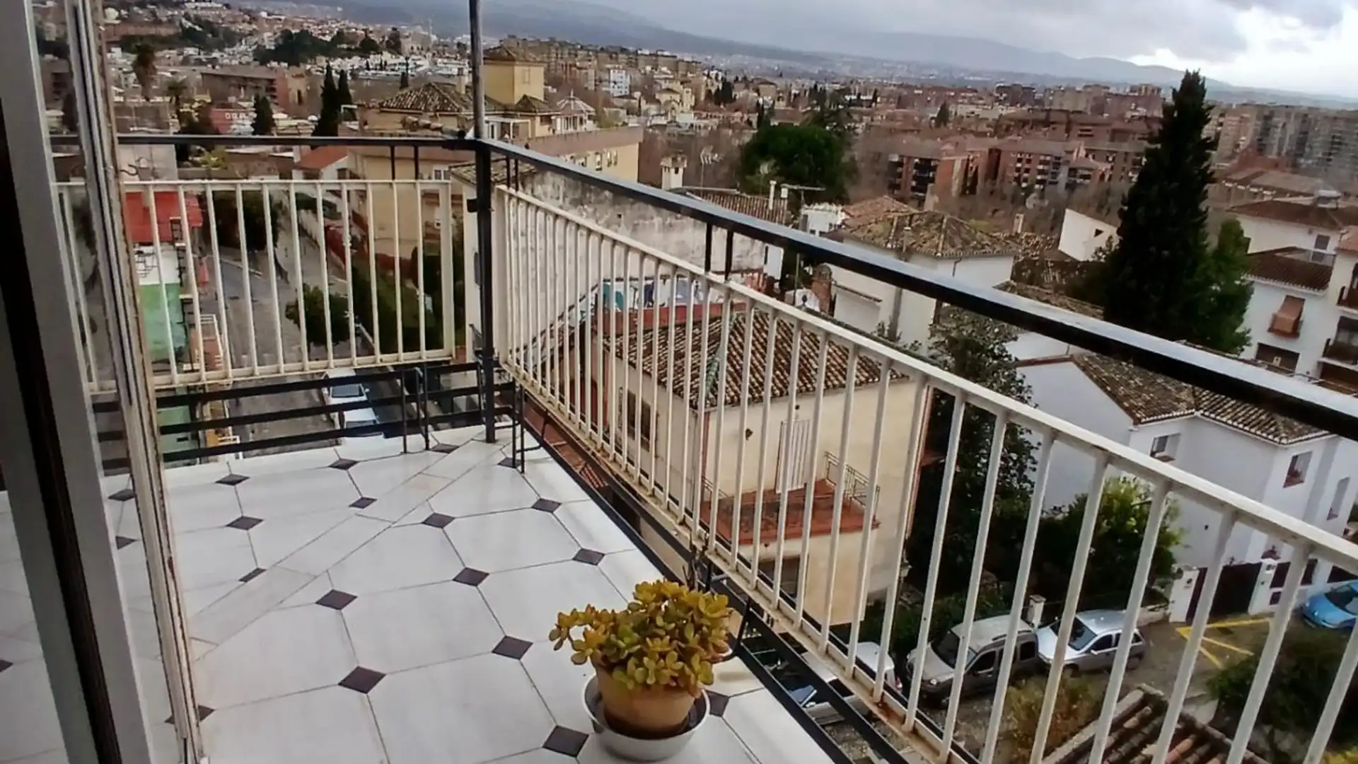 Terraza de Piso de alquiler en  Granada Capital con Balcón