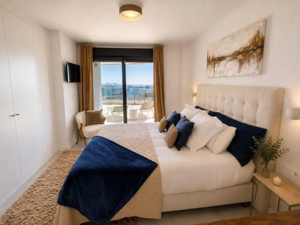 Dormitori de Apartament de lloguer en Estepona amb Aire condicionat, Terrassa i Traster