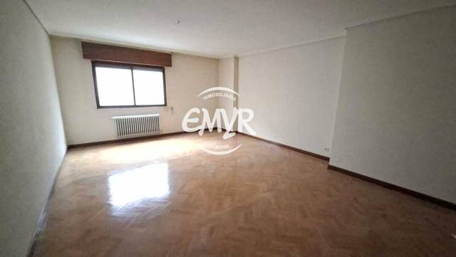 Piso en Venta en Calle Regimiento de Toledo en Las Viñas