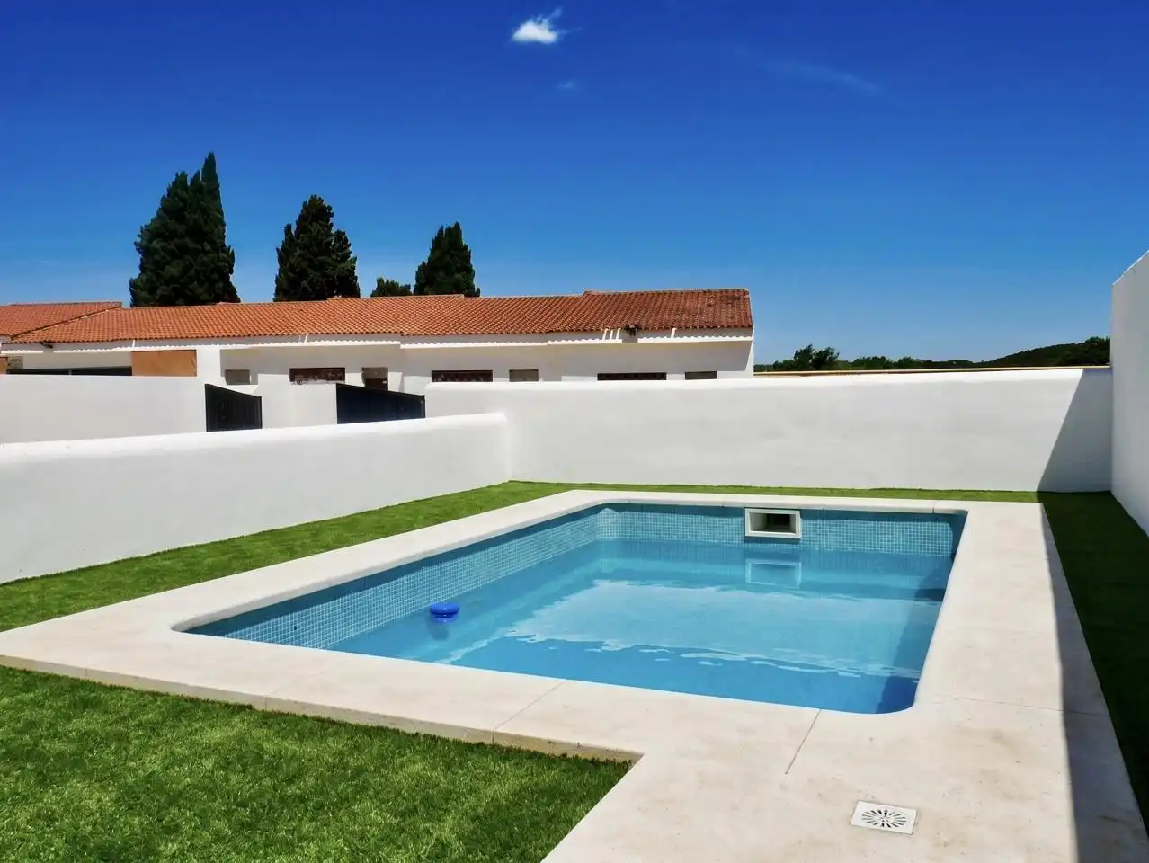 Piscina de Casa adosada en venta en El Ronquillo con Jardín privado, Terraza y Piscina