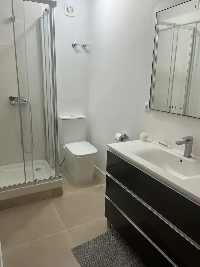 Baño de Piso para compartir en Valencia con Aire acondicionado, Calefacción y Lavadora