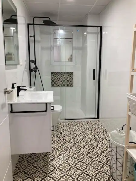 Baño de Piso de alquiler en Vélez-Málaga con Aire acondicionado, Calefacción y Amueblado