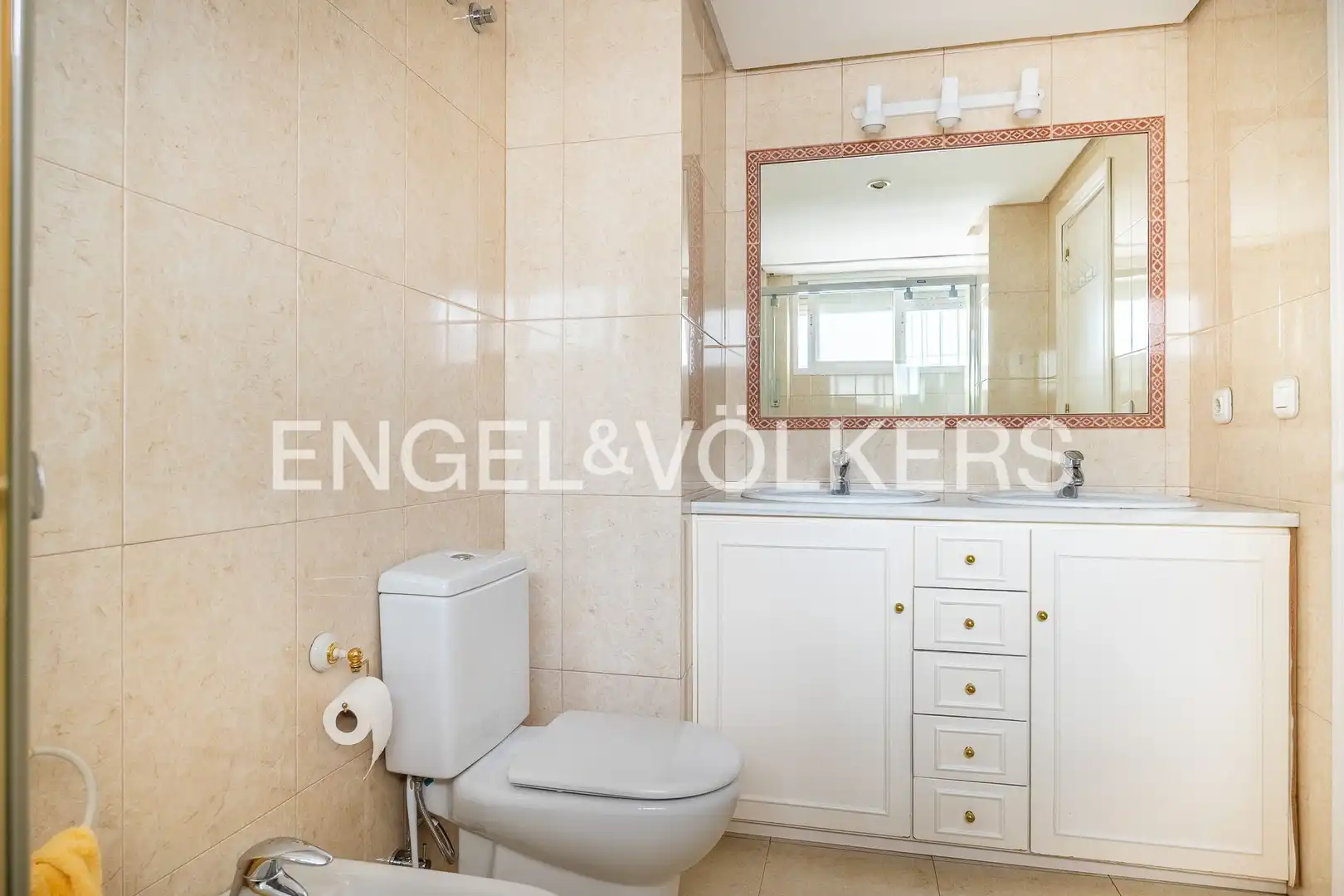 Bathroom of Houses for sale in Sevilla  with Air Conditioner, Heating and Private garden