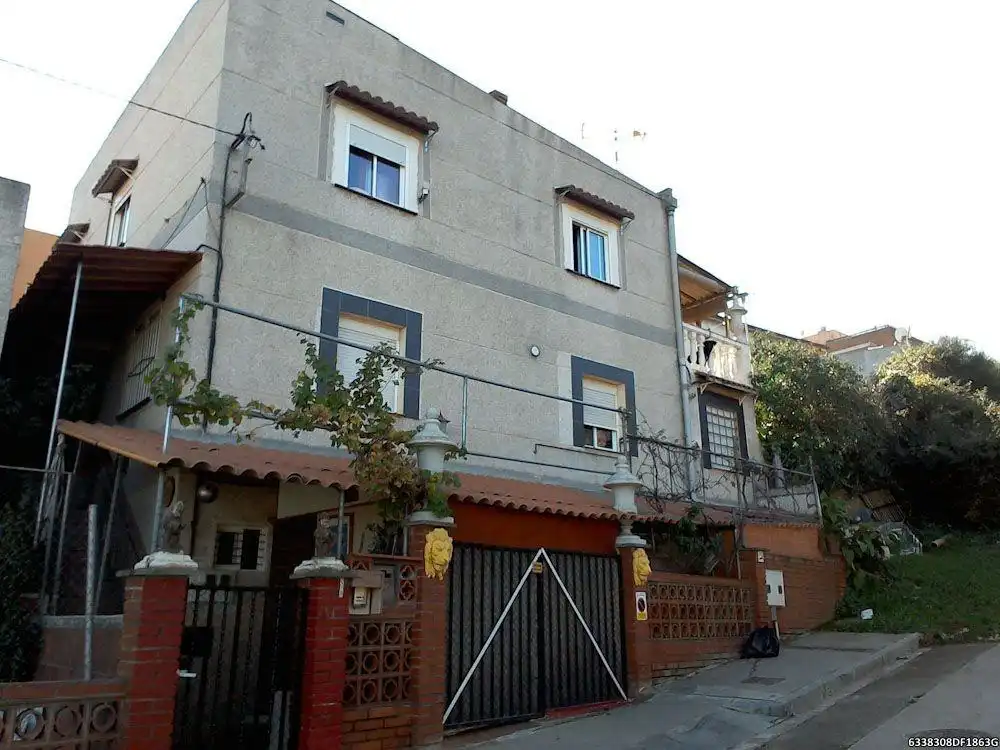 Vista exterior de Casa o chalet en venta en Sant Vicenç Dels Horts