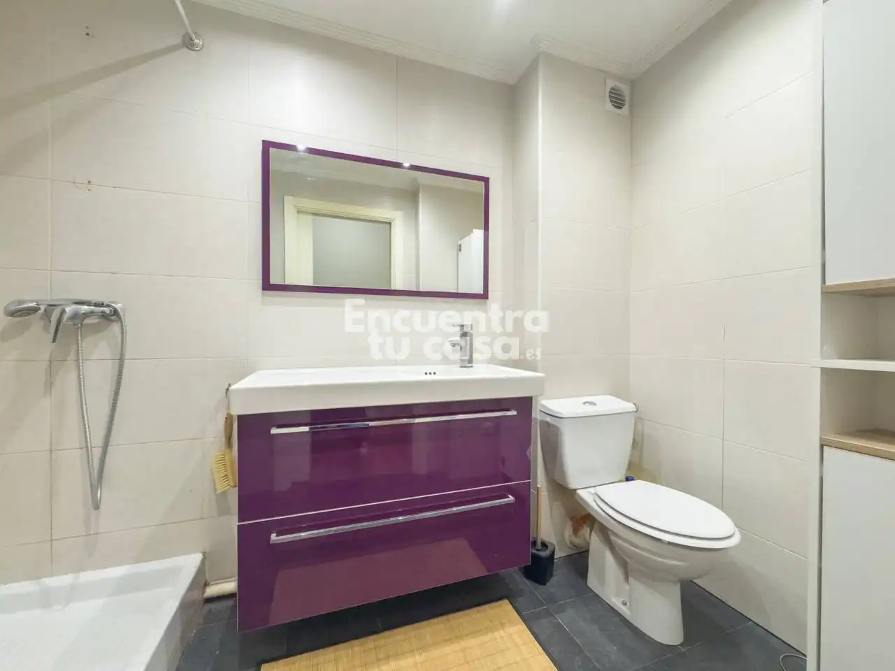 Badezimmer von Wohnung zum Verkauf in Hendaye mit Heizung, Privatgarten und Terrasse