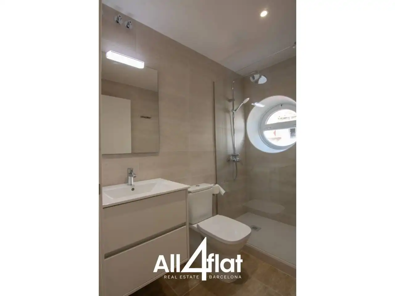 Badezimmer von Maisonette zur Miete in Mataró mit Klimaanlage und Parkett