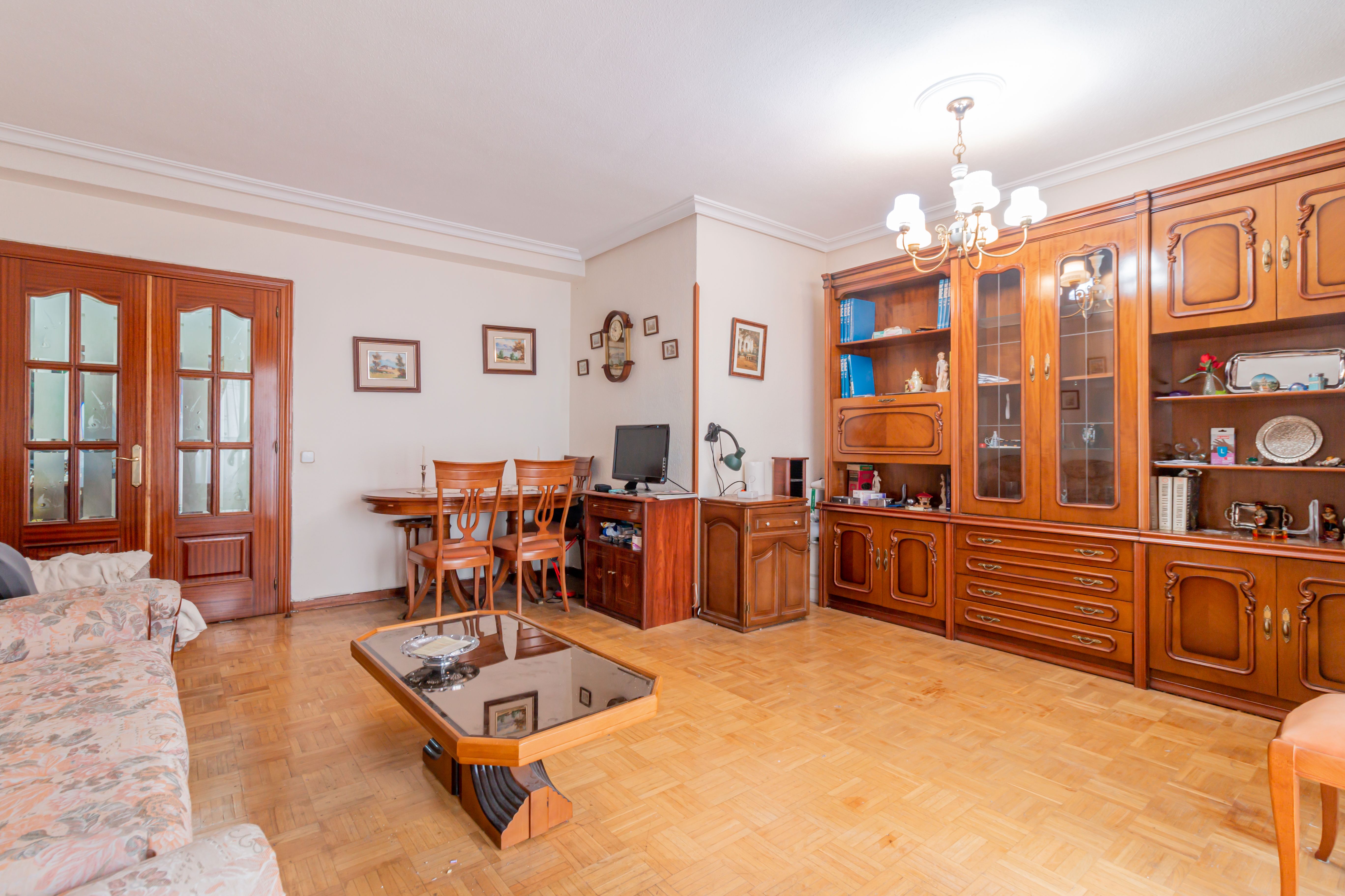 Living room of Flat for sale in  Madrid Capital  with Heating, Terrace and Storage room