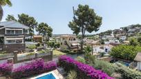 Vista exterior de Casa o xalet en venda en Castelldefels amb Aire condicionat, Calefacció i Jardí privat