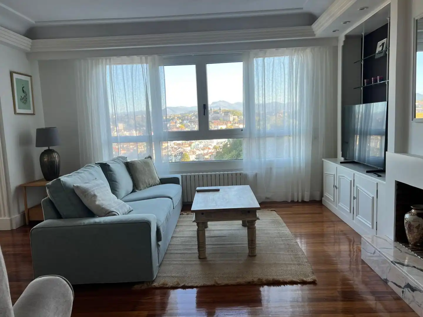 Wohnzimmer von Wohnung zur Miete in Donostia - San Sebastián  mit Heizung, Parkett und Terrasse