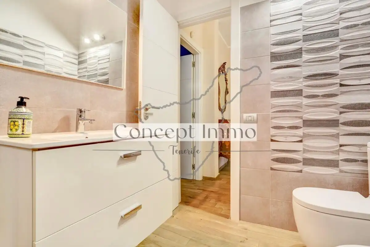 Bany de Casa o xalet en venda en Arona amb Jardí privat, Terrassa i Traster