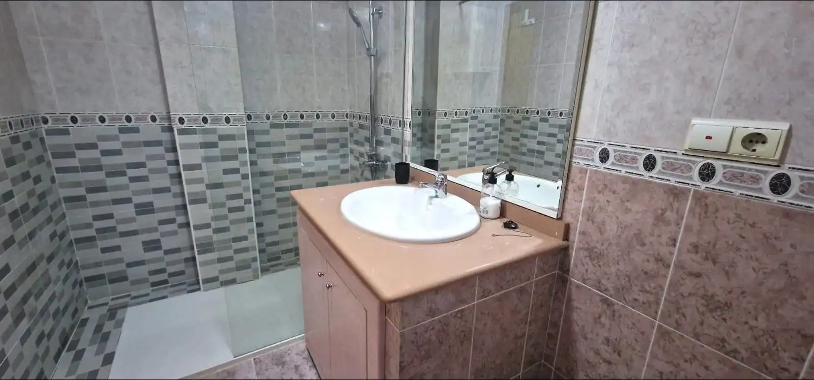 Bathroom of Flat for rent in Águilas  with Air Conditioner and Furnished