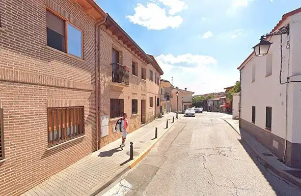 Außenansicht von Wohnung zum Verkauf in Navas del Rey mit Heizung