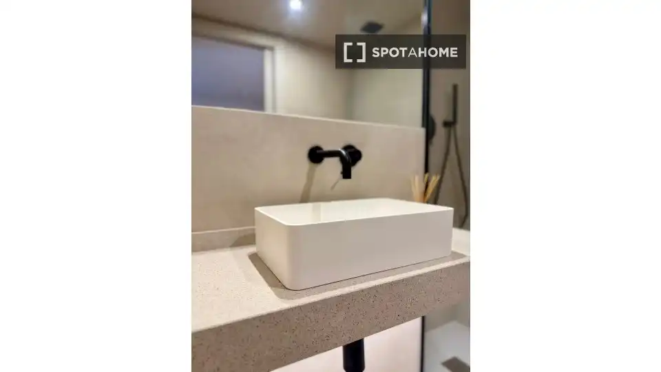 Bathroom of Flat for rent in Santa Coloma de Gramenet  with Air Conditioner, Heating and Furnished