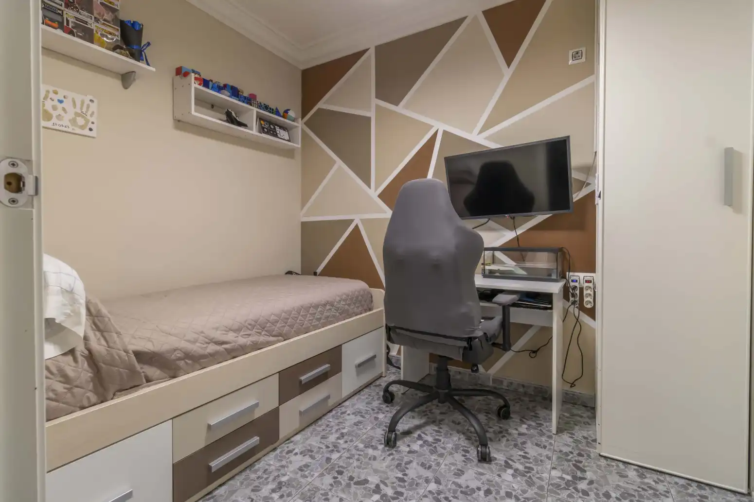 Bedroom of Flat for sale in Sevilla  with Air Conditioner, Storage room and Balcony