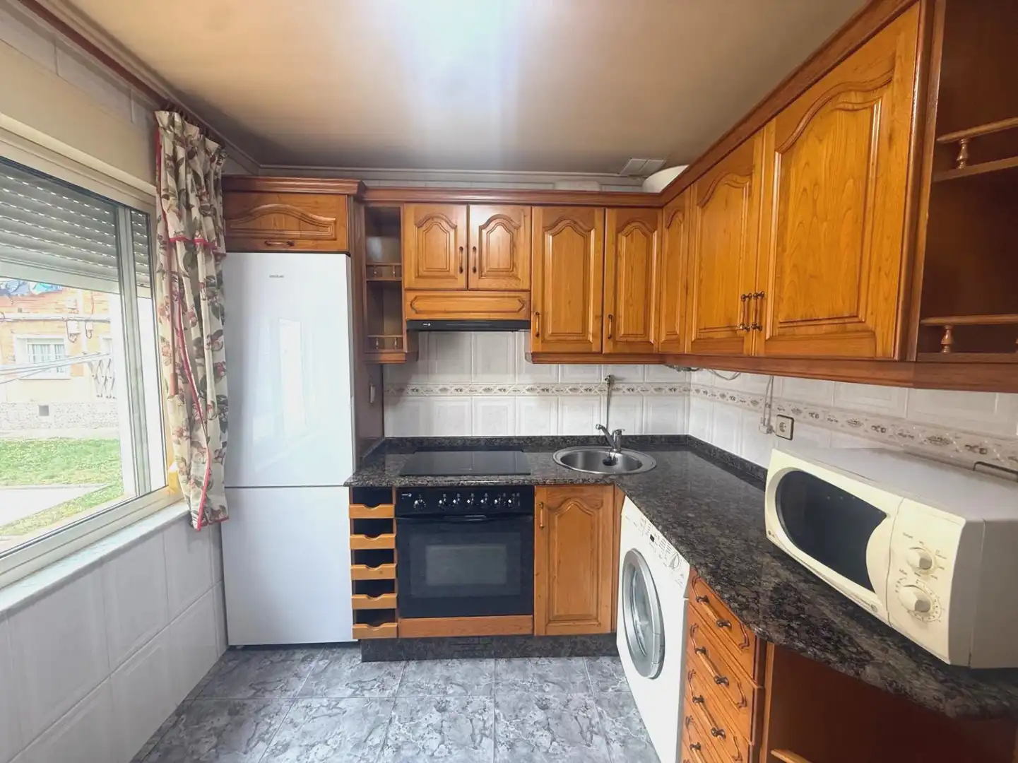 Kitchen of Flat for sale in Avilés  with Private garden, Parquet flooring and Furnished