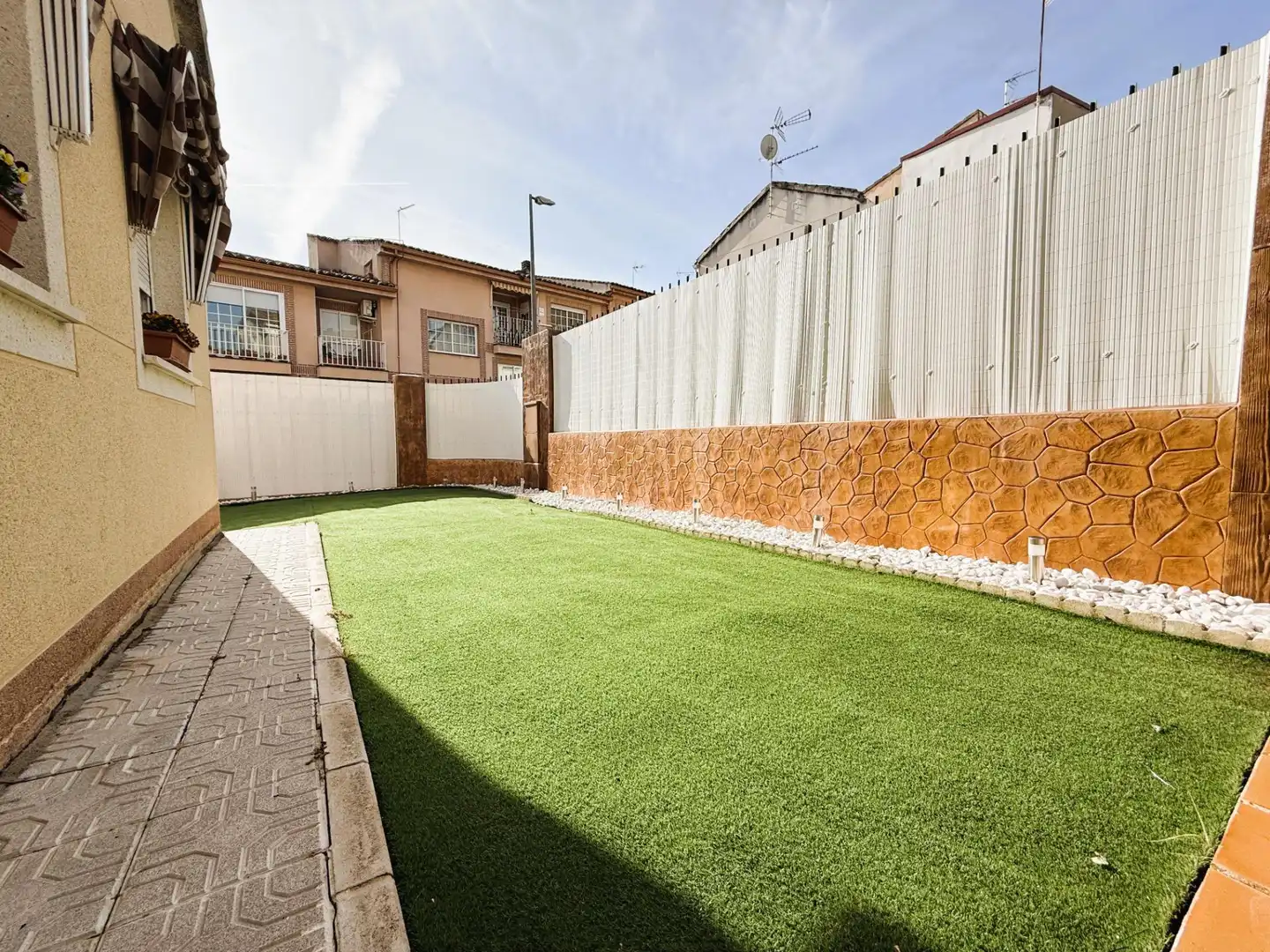 Jardín de Casa adosada en venta en Loeches con Calefacción, Jardín privado y Terraza