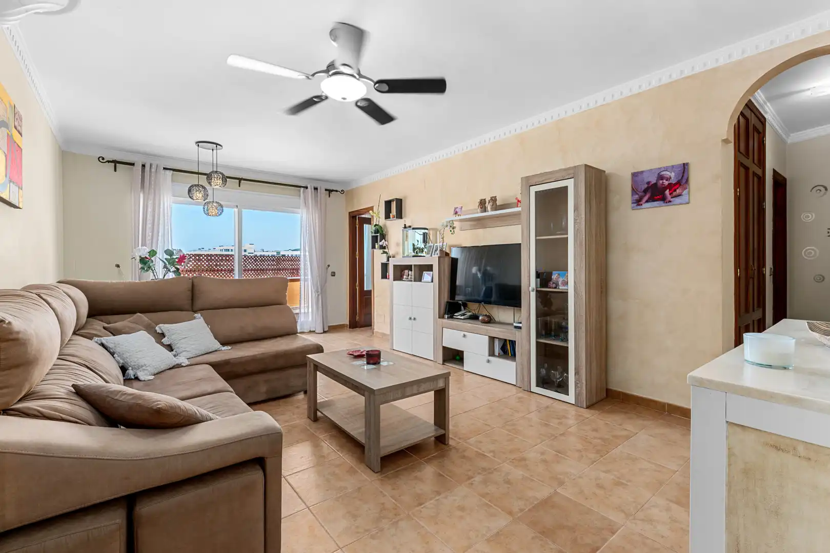 Sala de estar de Ático en venta en Estepona con Aire acondicionado, Terraza y Trastero