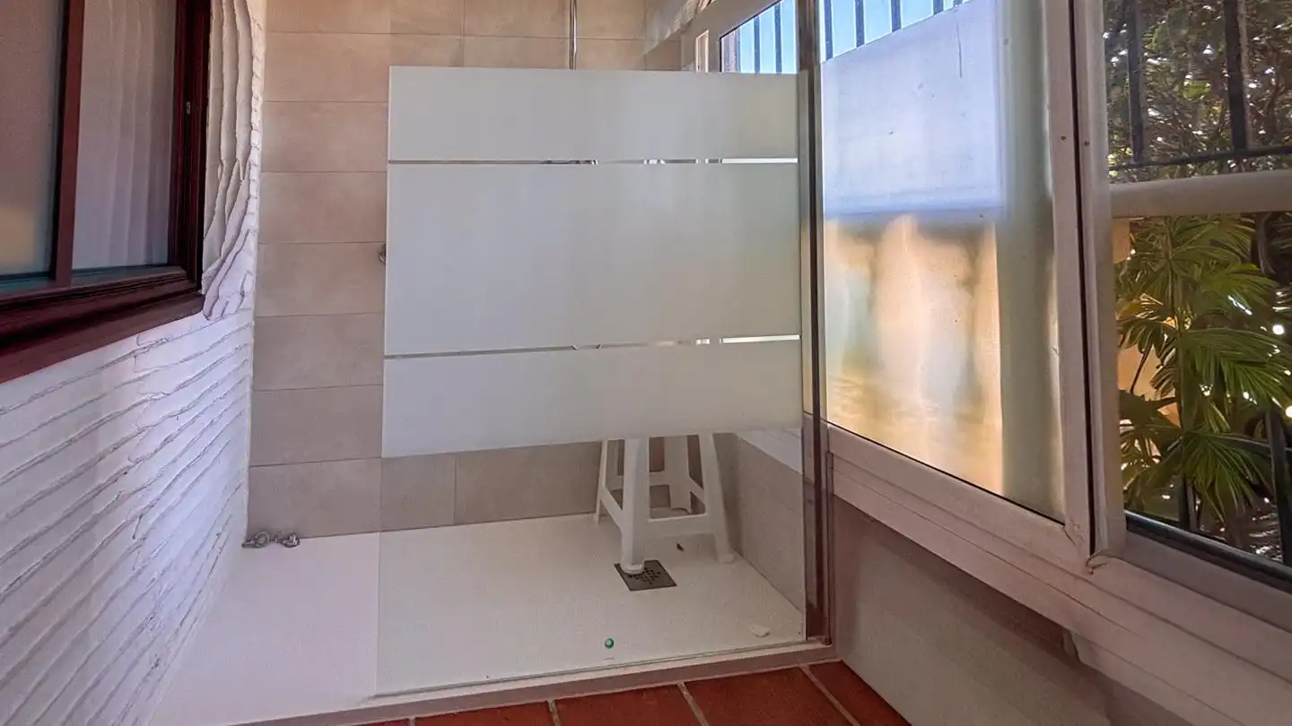 Bany de Casa adosada en venda en Santa Pola amb Aire condicionat, Jardí privat i Terrassa