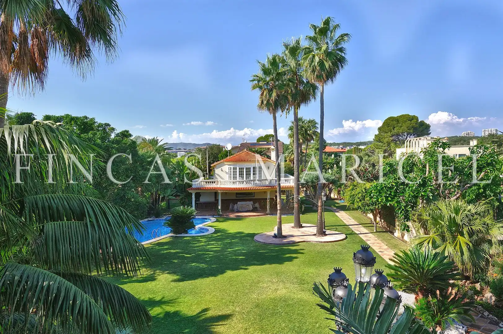 Garden of Houses for sale in Sitges  with Air Conditioner, Storage room and Swimming Pool