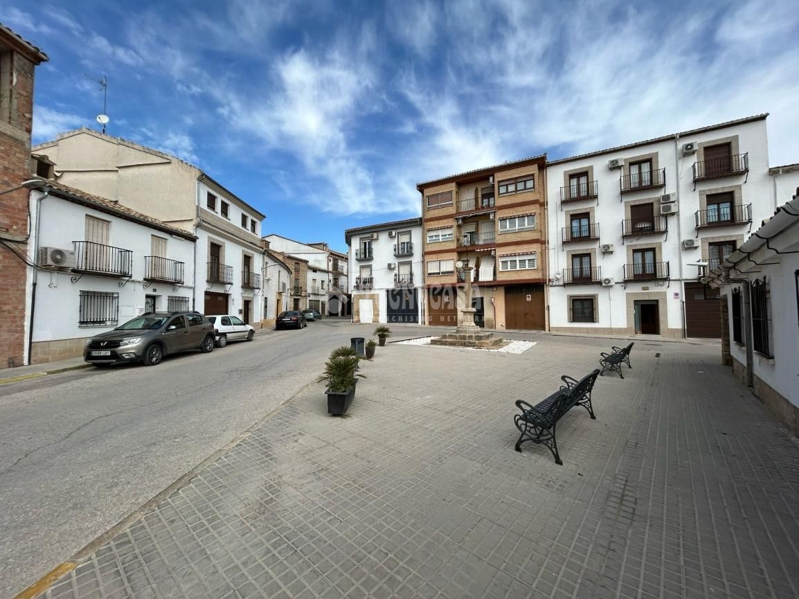 Exterior view of Single-family semi-detached for sale in Baeza