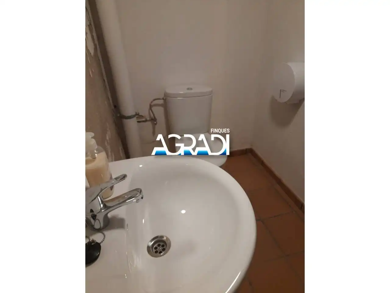 Bathroom of Houses for sale in Ginestar
