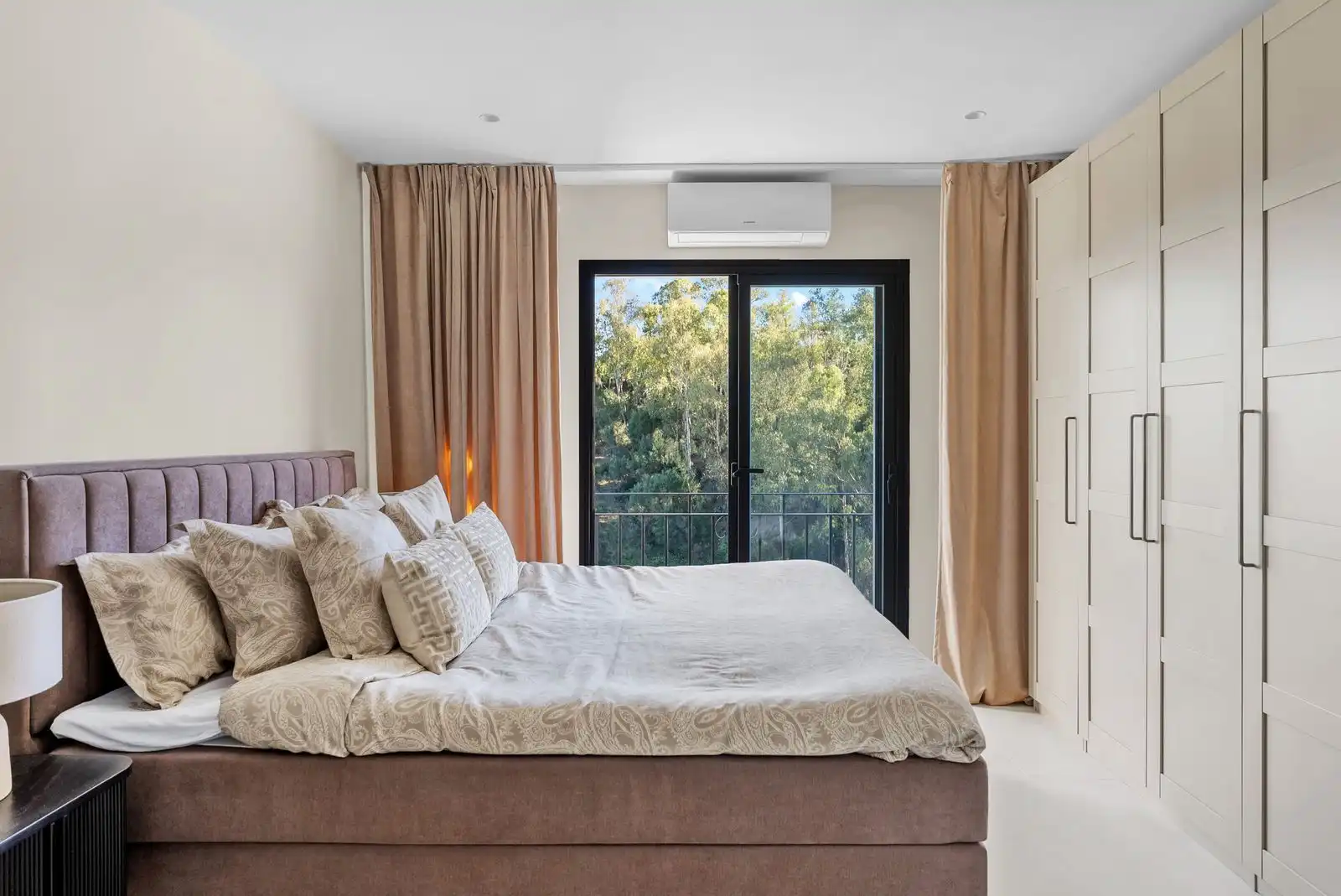 Bedroom of Flat for sale in Benahavís  with Air Conditioner, Terrace and Furnished