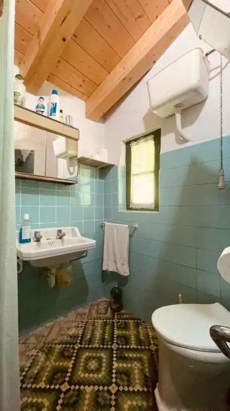 Badezimmer von Einfamilien-Reihenhaus zum Verkauf in Elduain mit Abstellraum