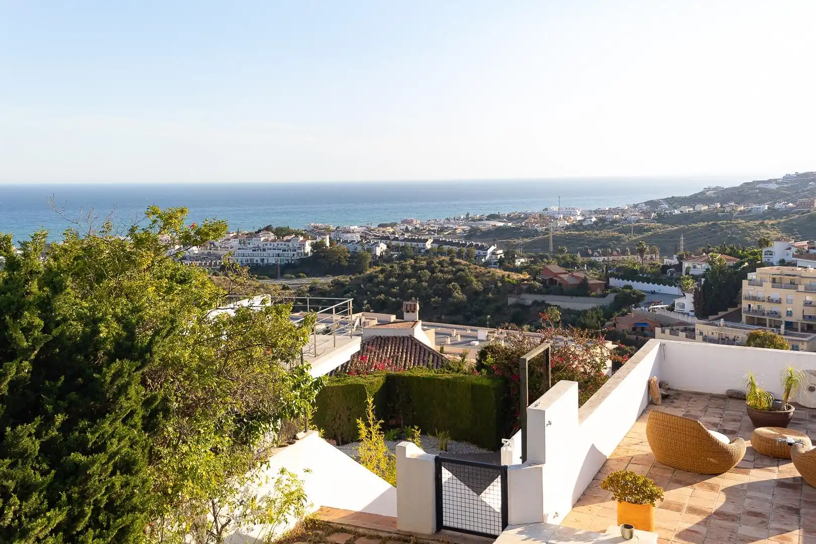 Vista exterior de Casa o xalet en venda en Rincón de la Victoria amb Aire condicionat, Jardí privat i Terrassa
