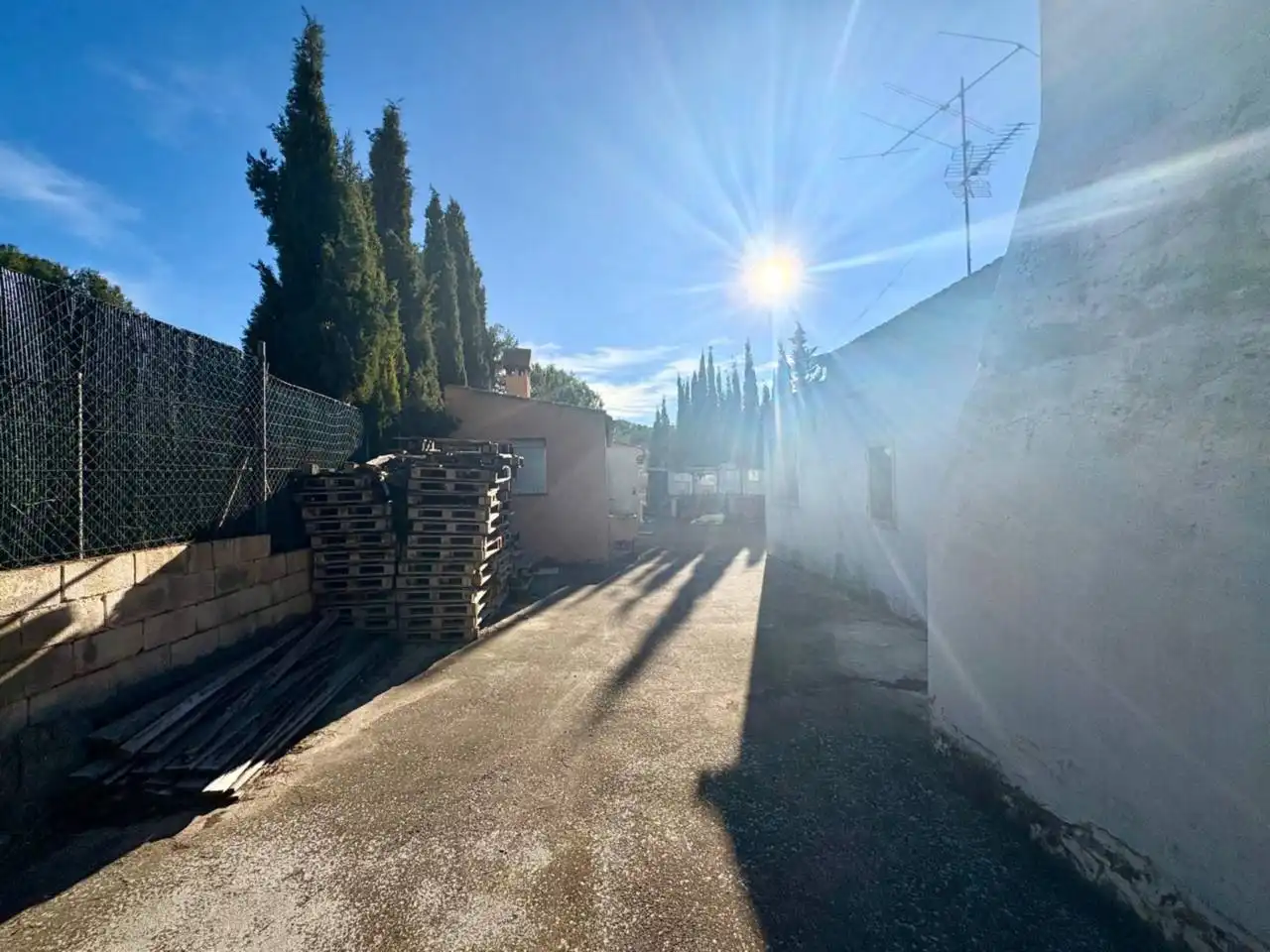 Vista exterior de Casa o xalet en venda en Tibi amb Jardí privat