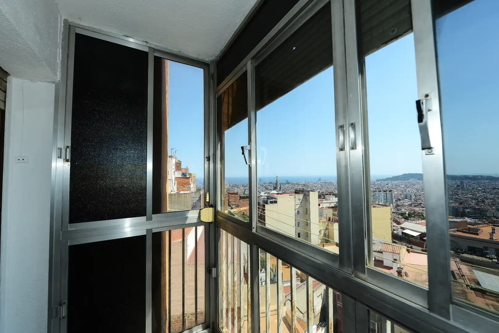 Dormitori de Pis en venda en Barcelona amb Calefacció, Balcó i Alarma