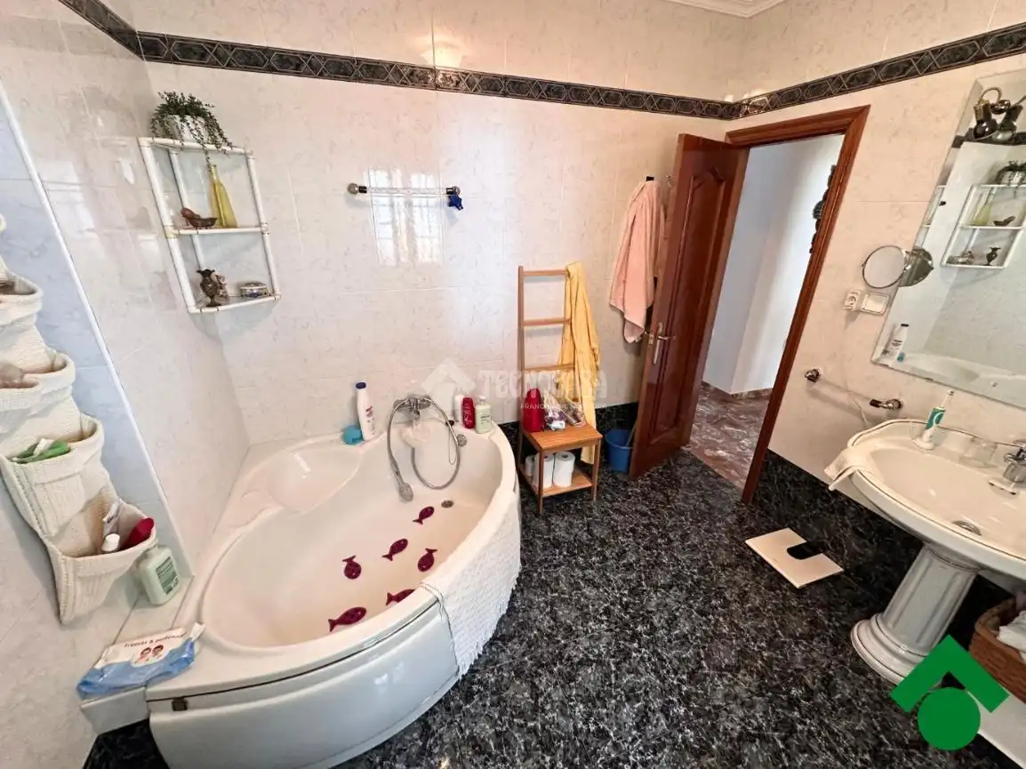 Bathroom of Houses for sale in Álora, Málaga