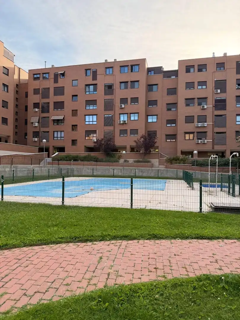 Piscina de Piso en venta en Valdemoro con Calefacción, Trastero y Piscina comunitaria